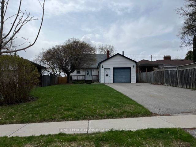 910 William Booth Crescent