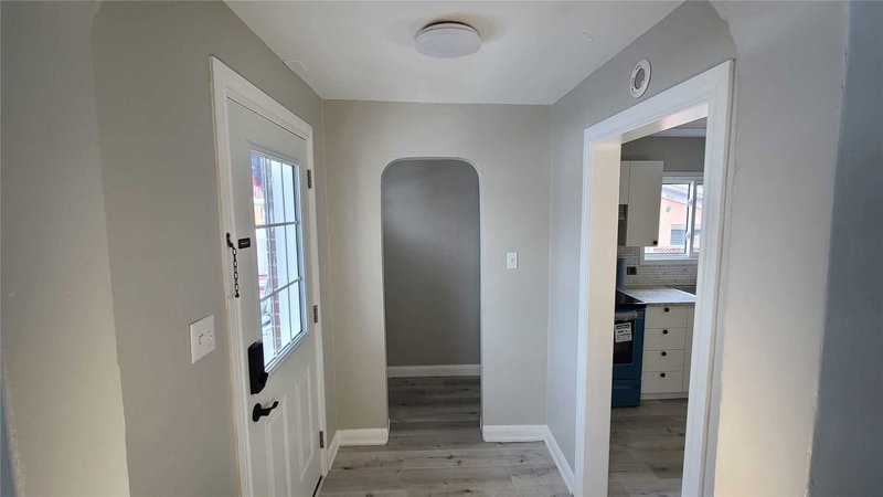 Upper - 201 Celina St, Oshawa, L1H 4N7 | Image 3