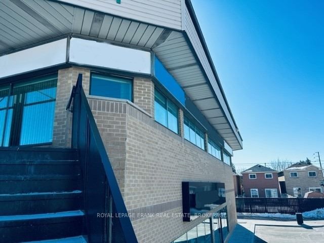 201 - 701 Rossland Rd E, Whitby, L1N 8Y9 | Image 3