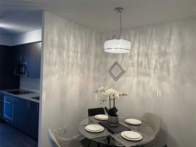 1612 - 2550 Simcoe Street