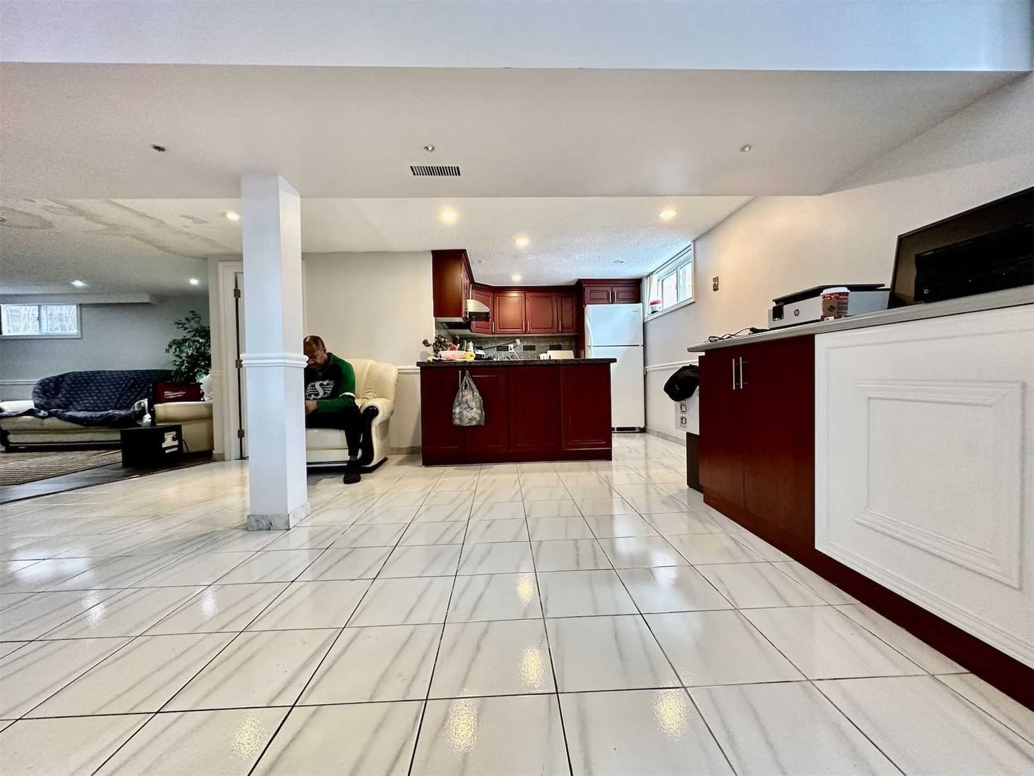Listing Image 10
