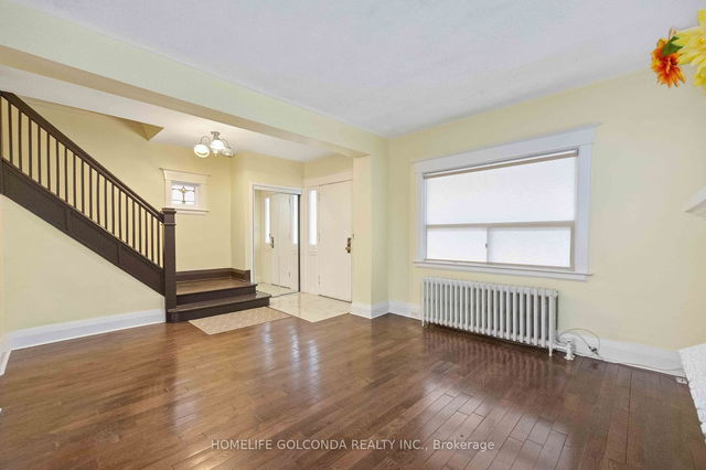 #upper - 79 Ferrier Avenue