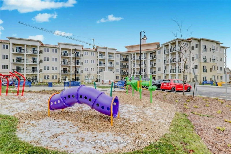 105 - 50 Lakebreeze Dr, Clarington, L1B 0V9 | Image 2