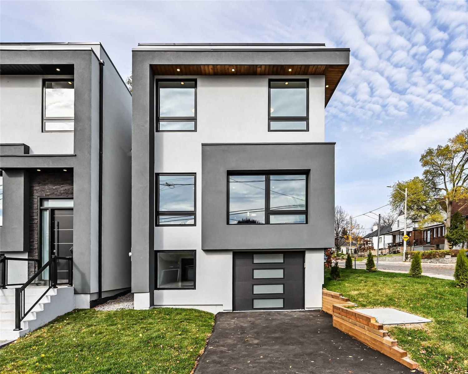 Detached House sold at 32 Glenburn Avenue, Toronto, O'Connor-Parkview, M4B 1N8 - MLS: E5977337