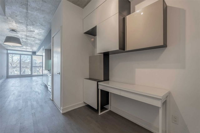 401 - 1238 Dundas Street