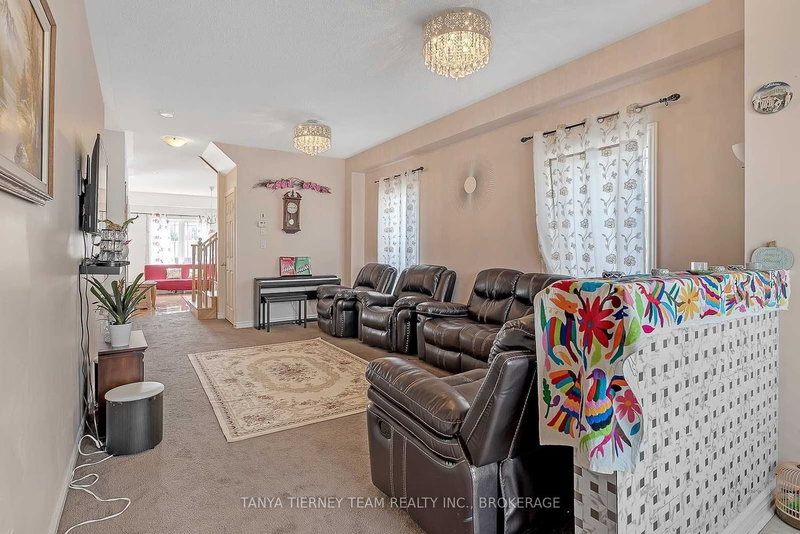 27 Mantz Cres, Whitby, L1R 0L3 | Image 3