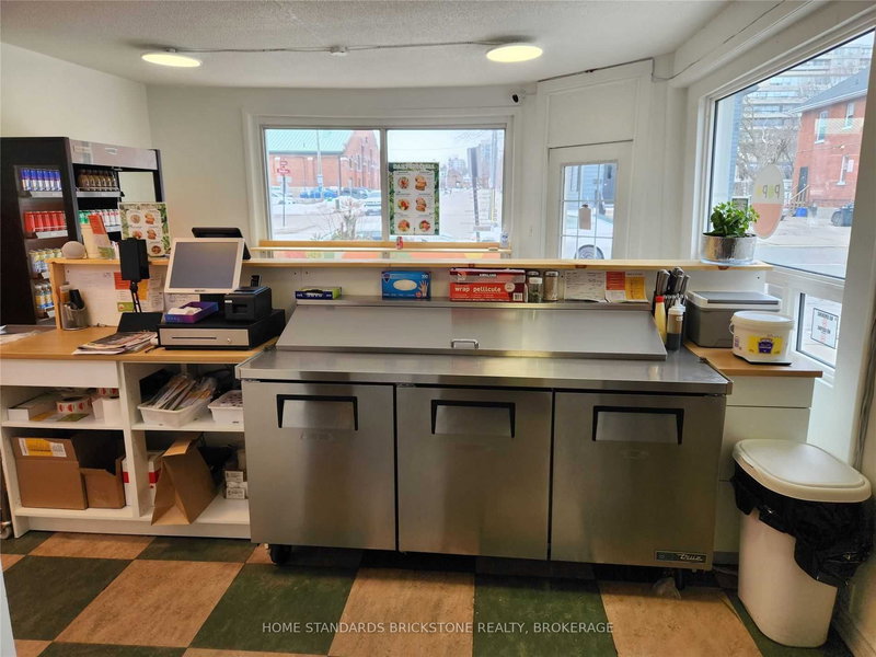 31 Bond St E, Oshawa, L1G 1A8 | Image 2