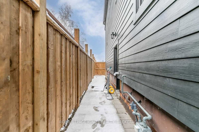 781 Oliva St, Pickering, L1W 2V9 | Image 3