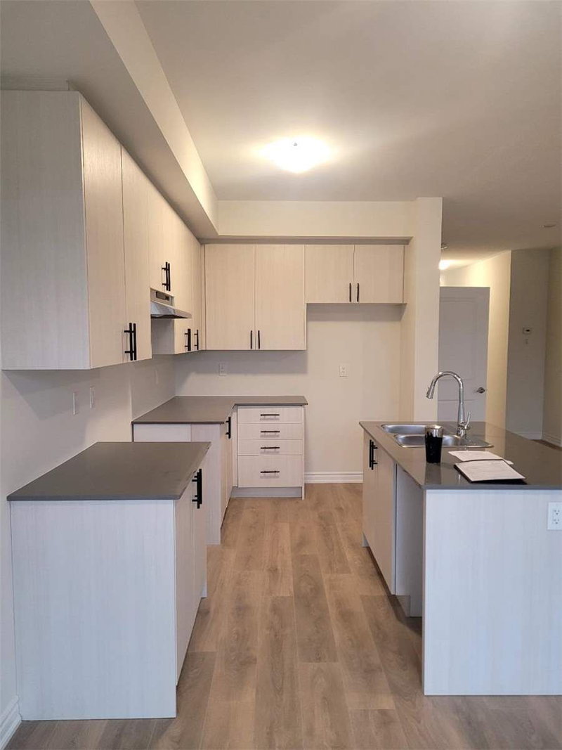 300 Okanagan Path, Oshawa, L1H 0A7 | Image 2