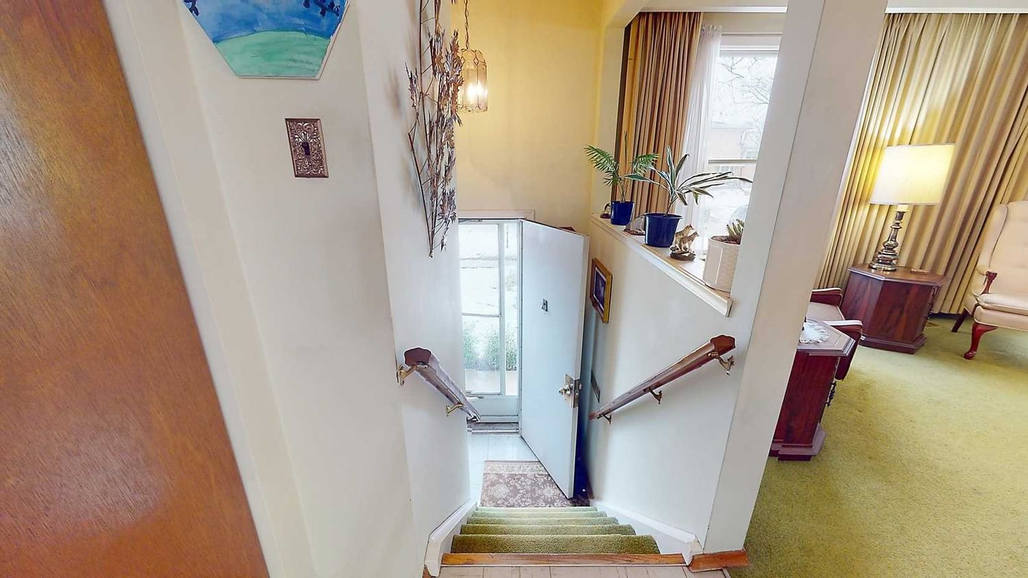 Listing Image 12