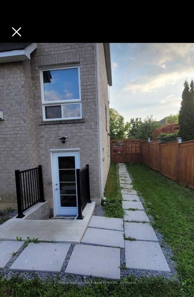 39 Clapperton Basement Drive