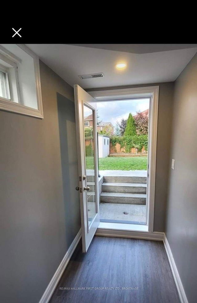 39 Clapperton Basement Drive