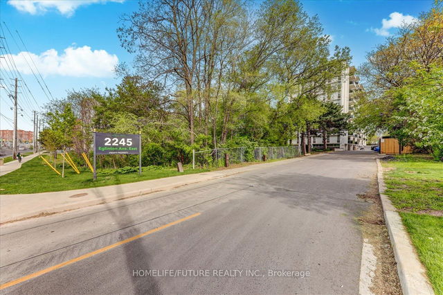 1002 - 2245 Eglinton Avenue