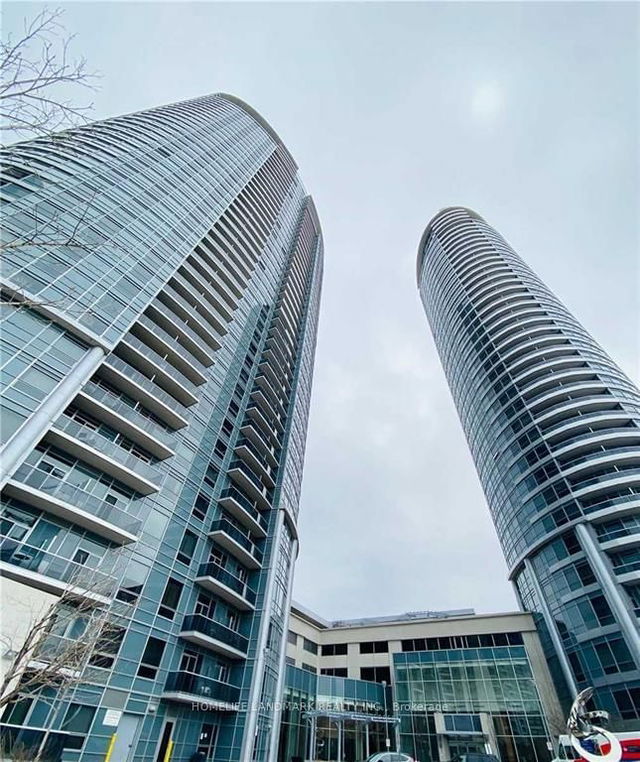 3825 - 135 Village Green Square