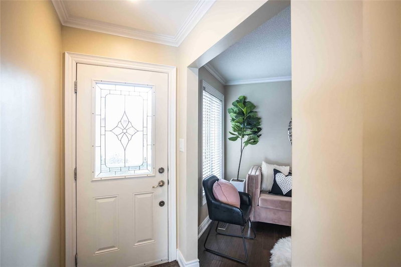 92 Hartrick Pl, Whitby, L1R 2C3 | Image 2