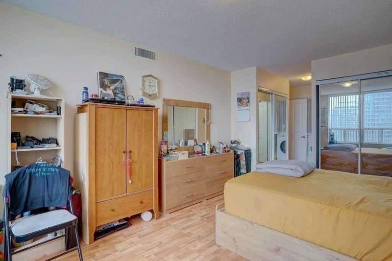 1617 - 88 Corporate Dr, Toronto, M1H 3G6 | Image 2