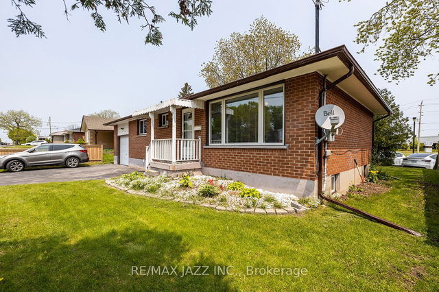 1097 Simcoe Street S