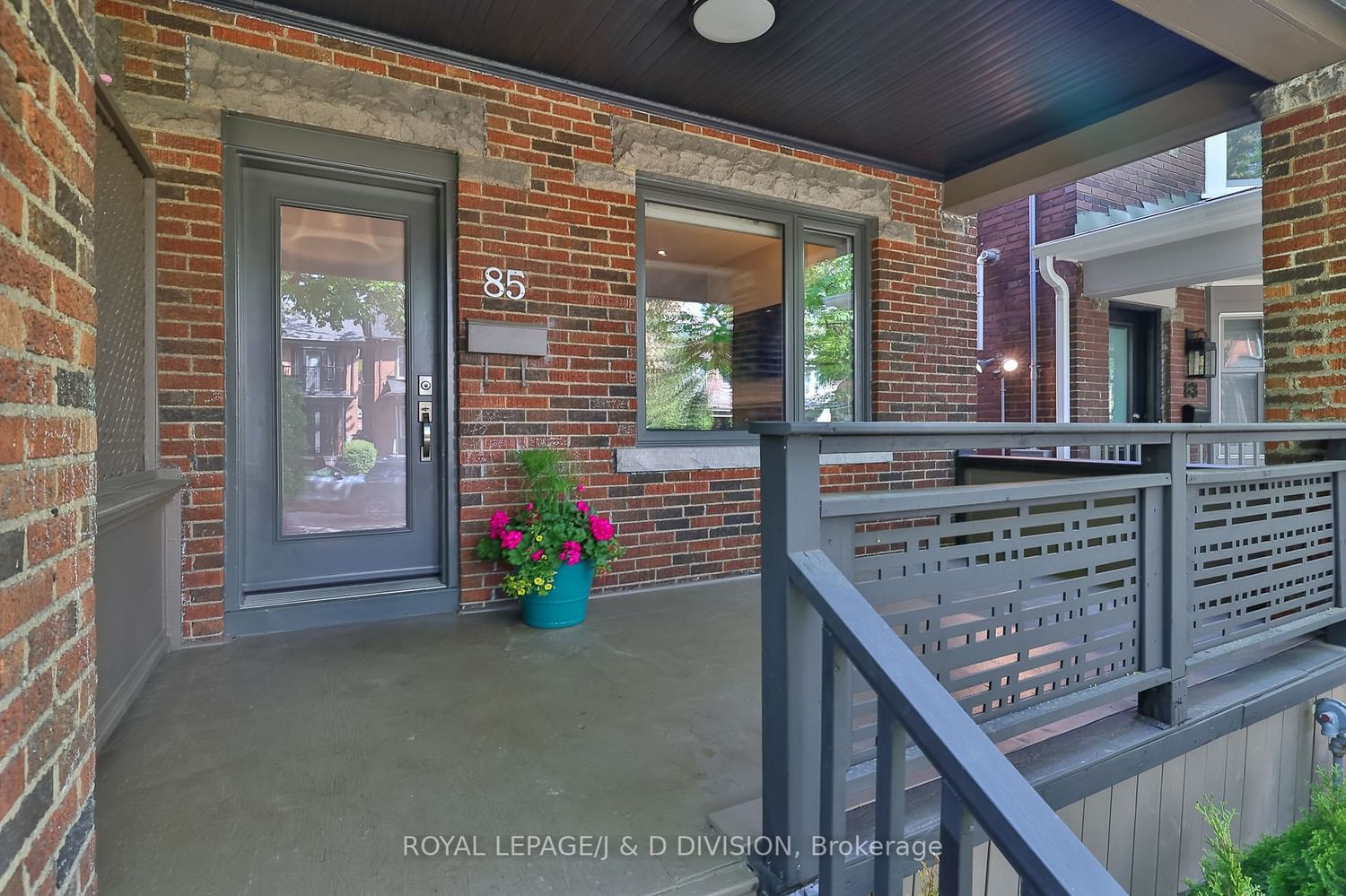 Semi-Detached House sold at 85 Monarch Park Avenue, Toronto, Greenwood-Coxwell, M4J 4R1 - MLS: E6036120