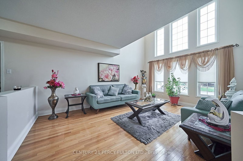 1081 Langford St, Oshawa, L1K 2V9 | Image 3