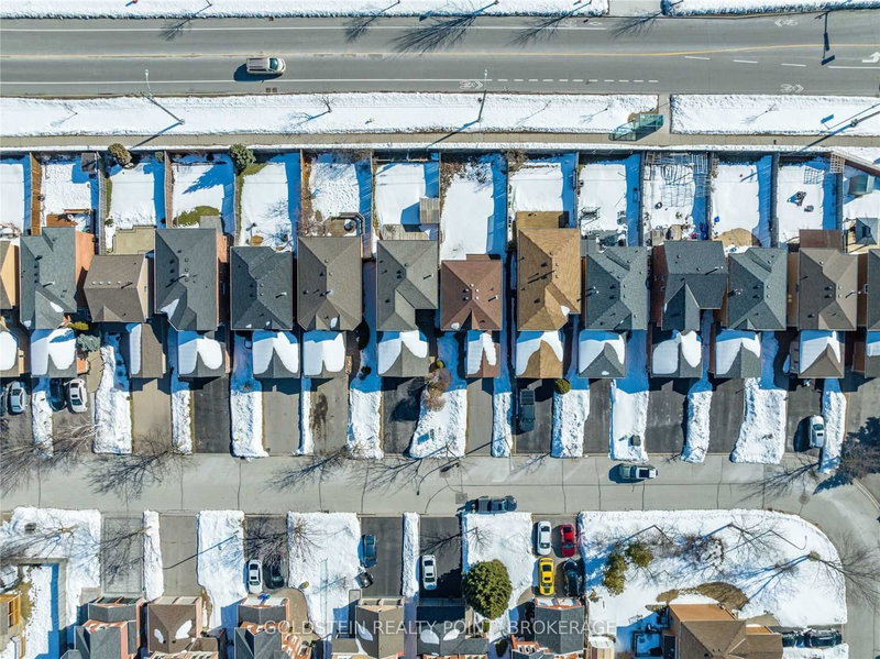 92 Hartrick Pl, Whitby, L1R 2C3 | Image 3