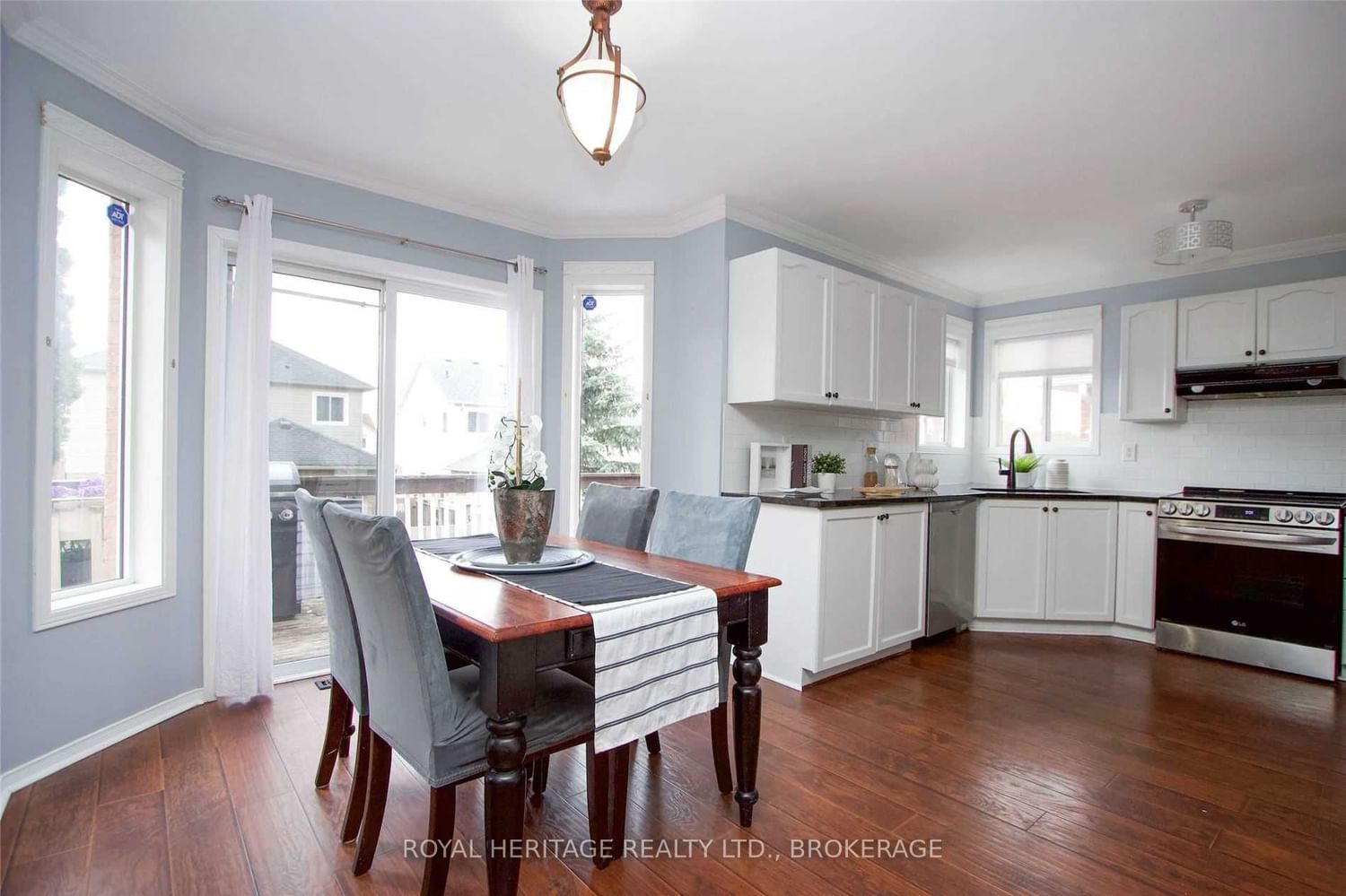 Listing Image 9