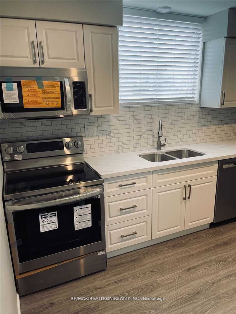 580 Digby Ave, Oshawa, L1G 1W6 | Image 2