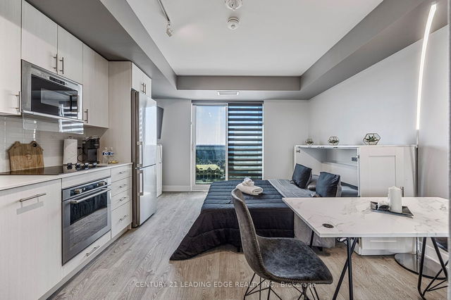 819 - 2550 SIMCOE Street