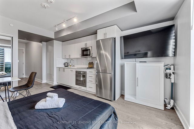 819 - 2550 SIMCOE Street