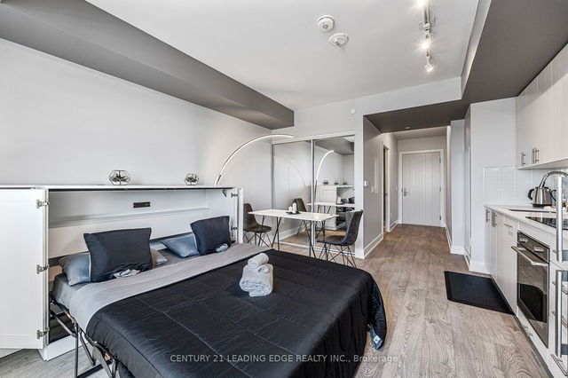 819 - 2550 SIMCOE Street