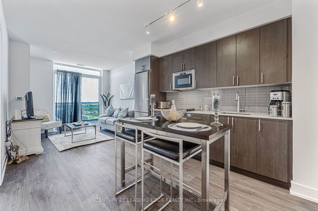 1710 - 2550 SIMCOE Street