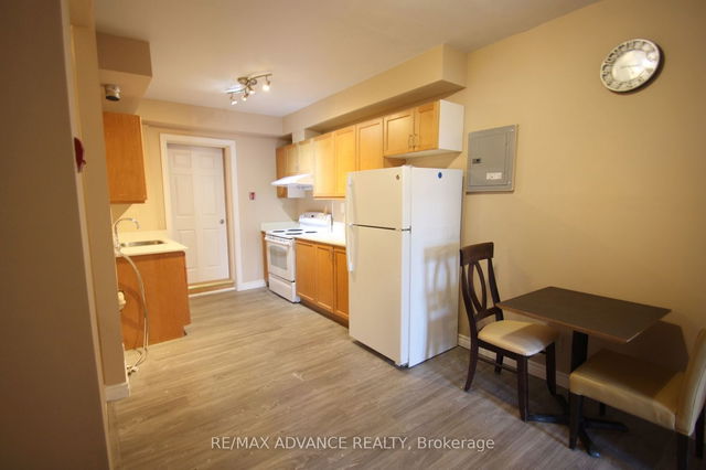 2nd - 572 Danforth Ave, Avenue
