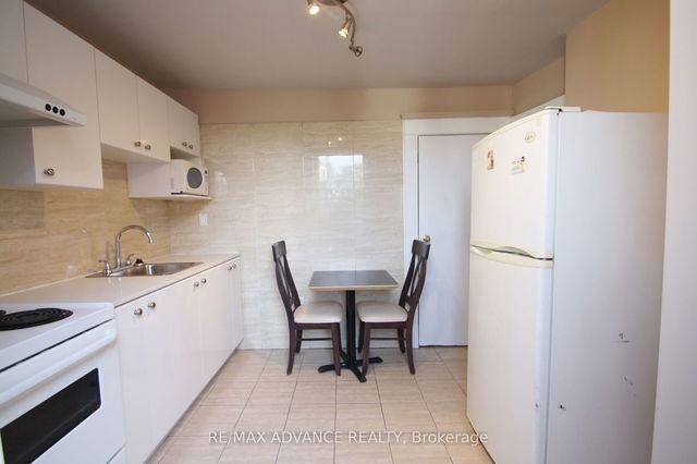3rd Flr - 572 Danforth Avenue
