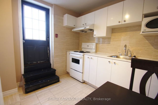 3rd Flr - 572 Danforth Avenue