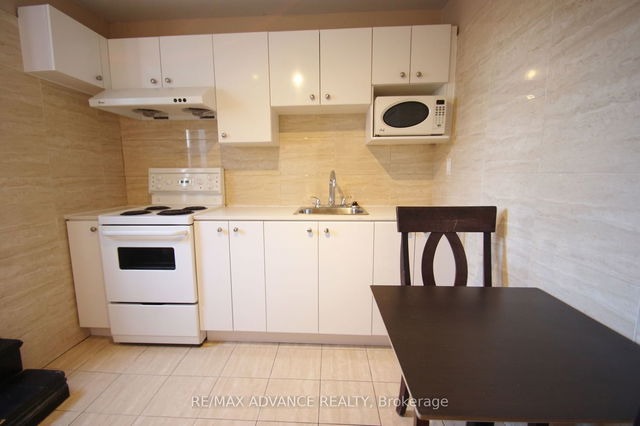 3rd Flr - 572 Danforth Avenue