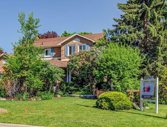 92 Pinedale Crescent