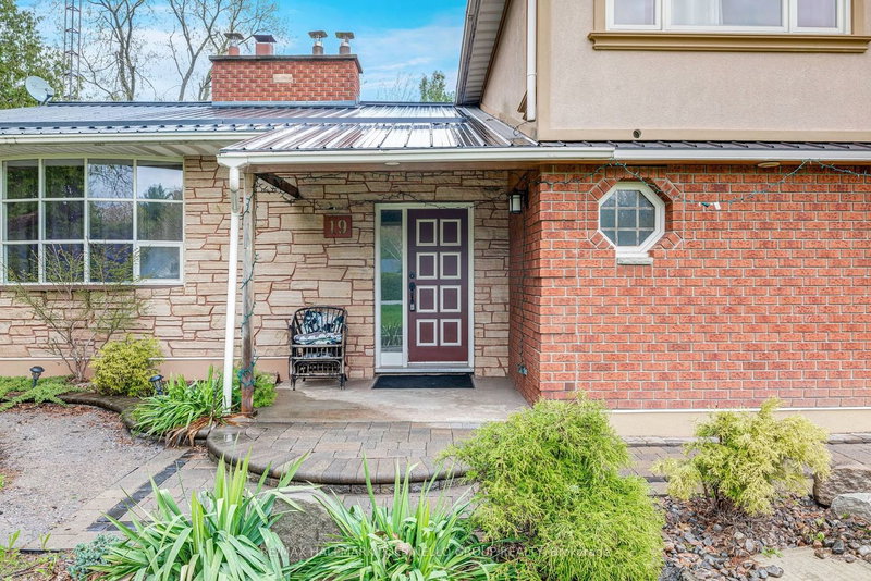 19 Shepherd Rd, Whitby, L1M 1G8 | Image 3