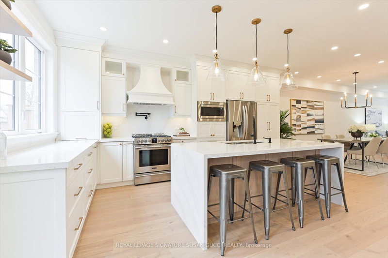 15 Marilyn Cres, Toronto, M4B 3C5 | Image 3