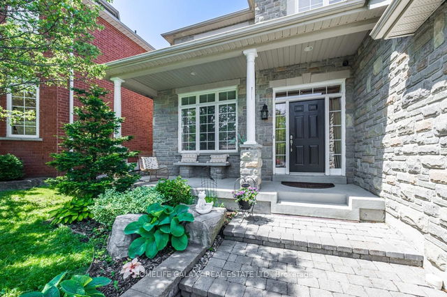 1638 Heathside Crescent