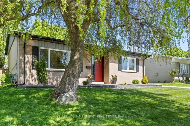 918 Greenwood Crescent