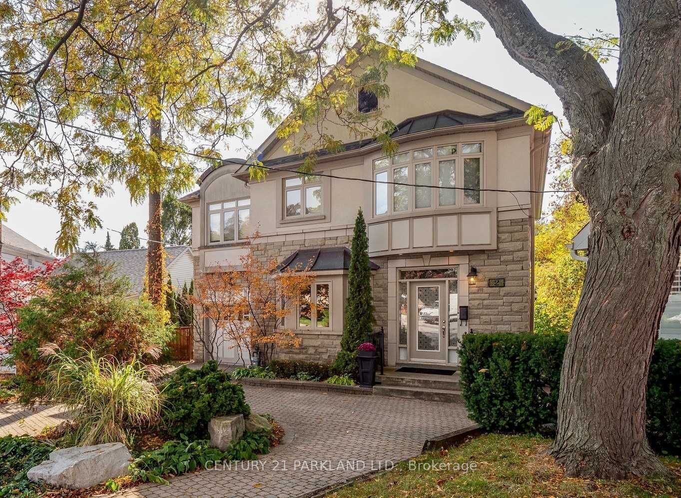Detached House sold at 2 Leonard Circle, Toronto, The Beaches, M4E 2Z7 - MLS: E6072980