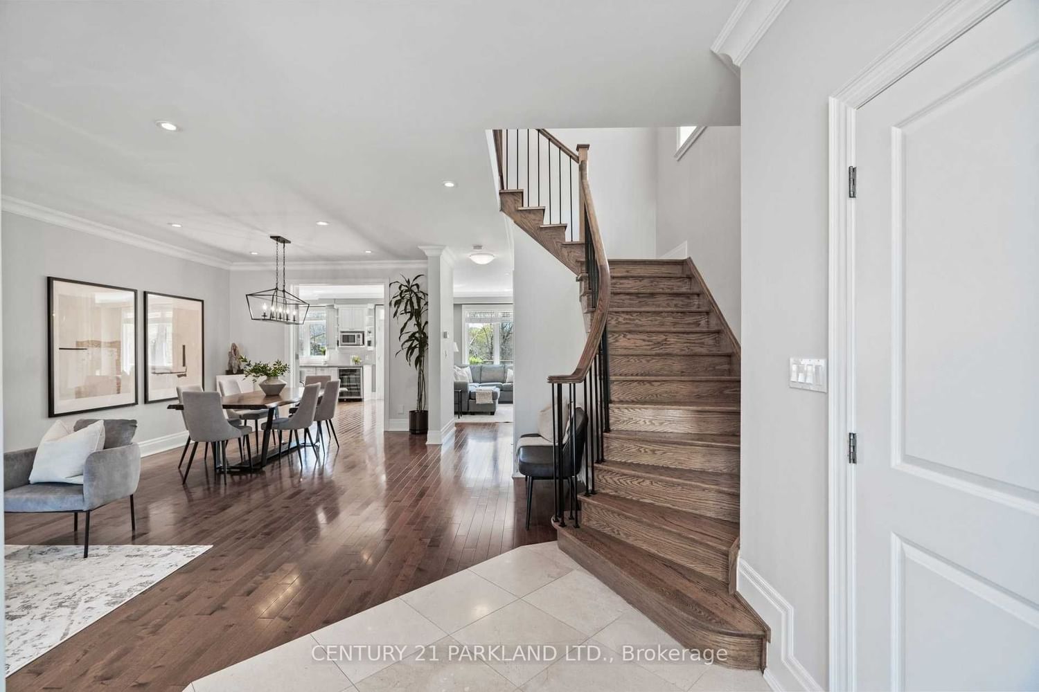 Detached House sold at 2 Leonard Circle, Toronto, The Beaches, M4E 2Z7 - MLS: E6072980