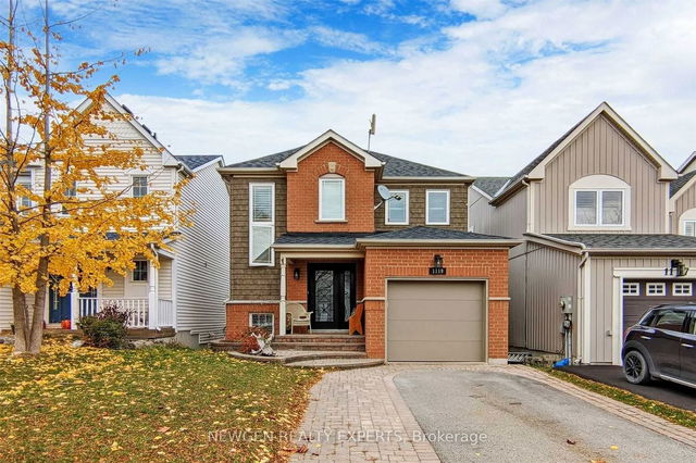 1119 Ashgrove Crescent