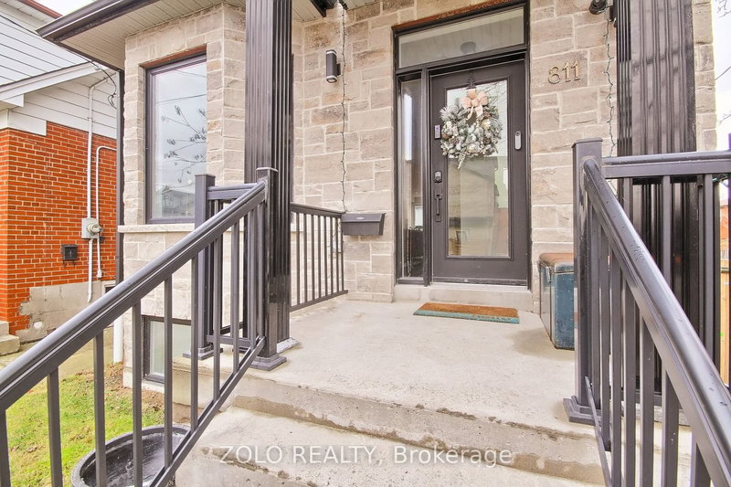 811 Cosburn Ave, Toronto, M4C 2V9 | Image 3