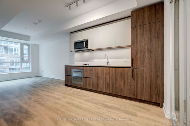 319 - 150 Logan Avenue
