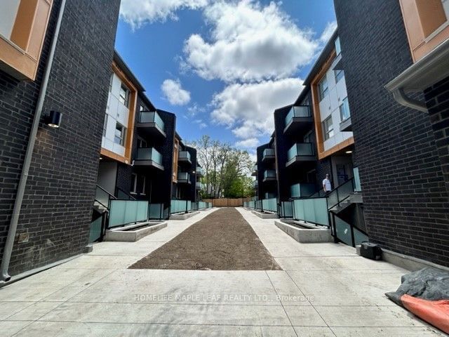 426 - 2789 Eglinton Avenue