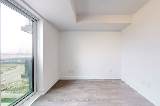803 - 2550 Simcoe Street
