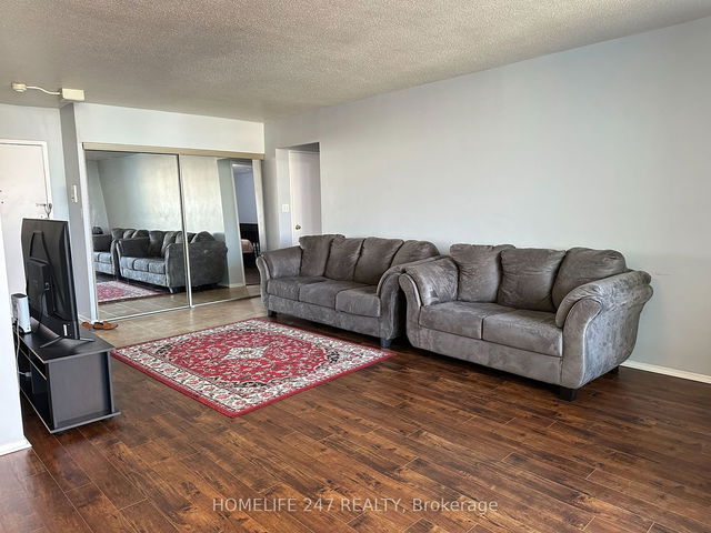 2818 - 1 Massey Square