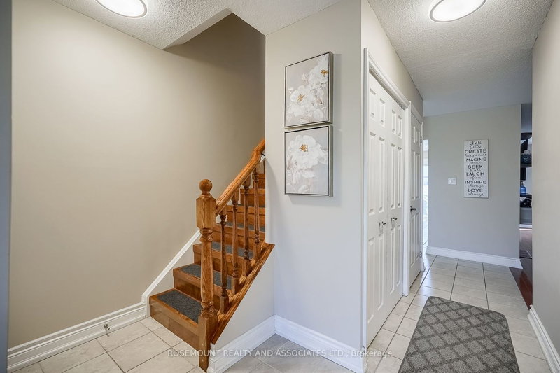 551 Dorchester Dr, Oshawa, L1J 6L3 | Image 3