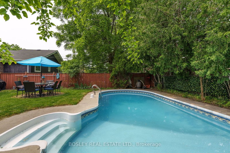 60 Brookridge Dr, Toronto, M1P 3M5 | Image 2
