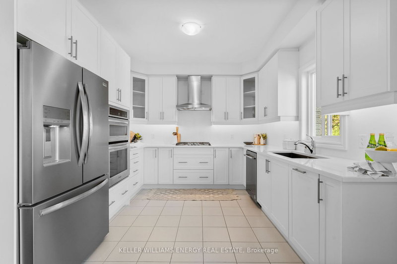 117 Merivale Crt, Oshawa, L1H 8S4 | Image 2